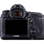 Die Canon EOS 5D Mark IV hat einen Touchscreen und WIFI