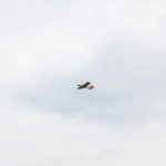 hoch oben, ein Sportflugzeug beim Start