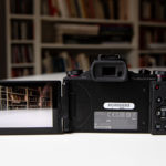 Die Canon PowerShot G1 X Mark III hat einen kleinen elektronischen Sucher. Die beste Steuerung hat der Nutzer allerdings über das große, sehr scharfe Display.