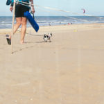 Ab zum Hundestrand. Die beiden Chihuahuas nehmen dort wenig Platz weg.