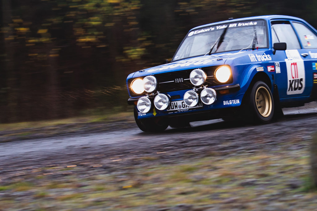 Ford Escort im Nieselregen bei der Rallye Köln-Ahrweiler